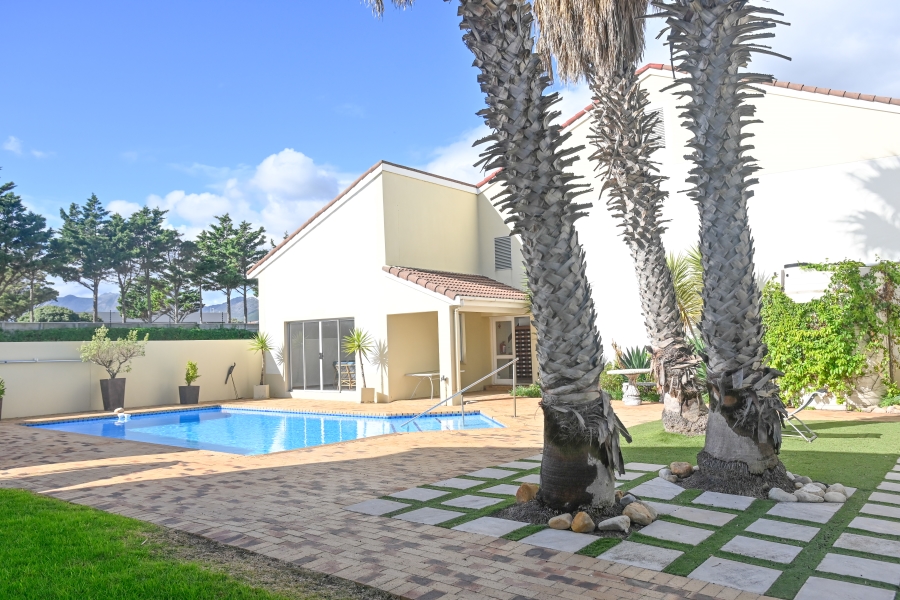 2 Bedroom Property for Sale in Harbour Island Western Cape